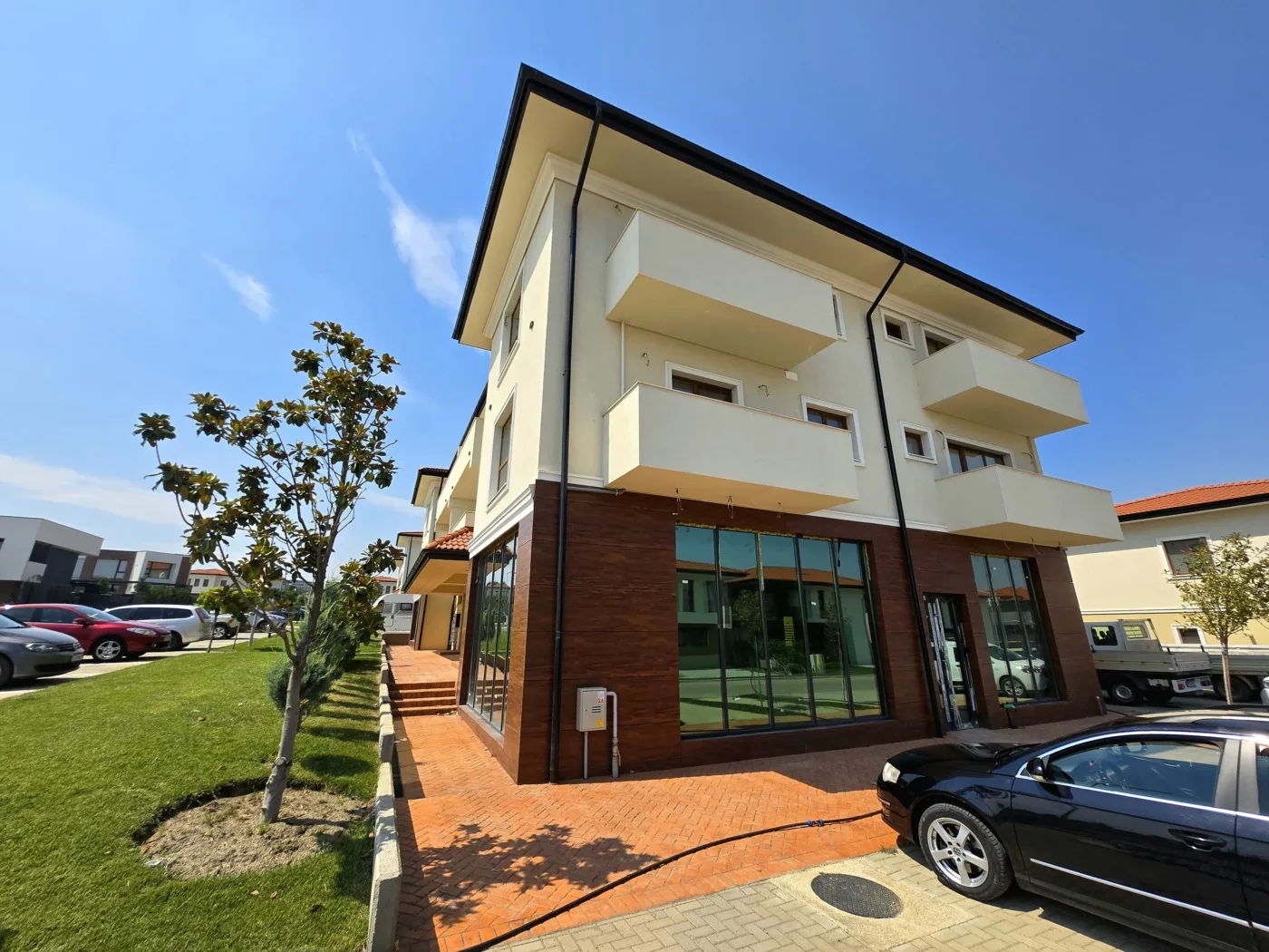 De închiriat: spațiu comercial 260 mp, ESQ Village 3, Galata, Iași