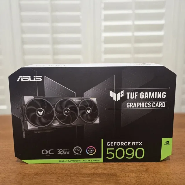 Placă video nouă ASUS GeForce RTX 5090 TUF Gaming OC Edition.