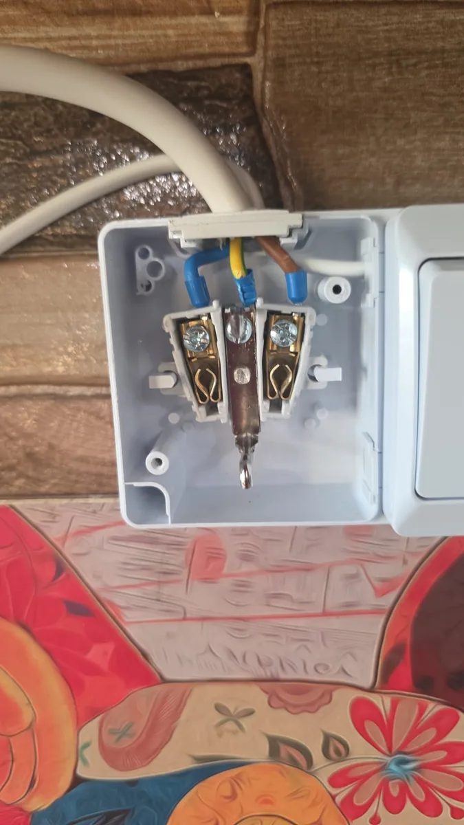 Servicii Electrice Casnice în Sector 4, București