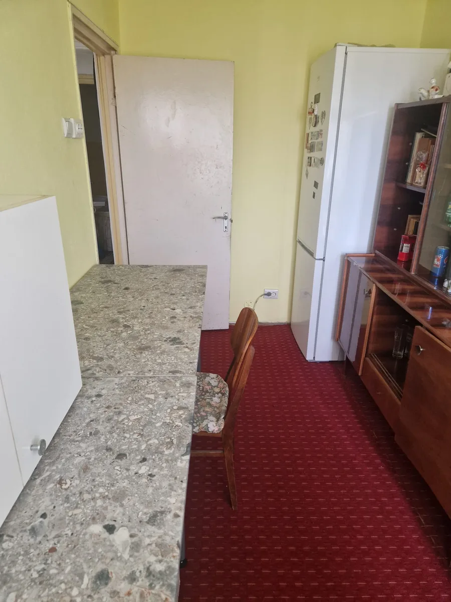 De vanzare apartament 4 camere 53,1 mp etaj 4/4 zona Baraolt Ploiesti Vest