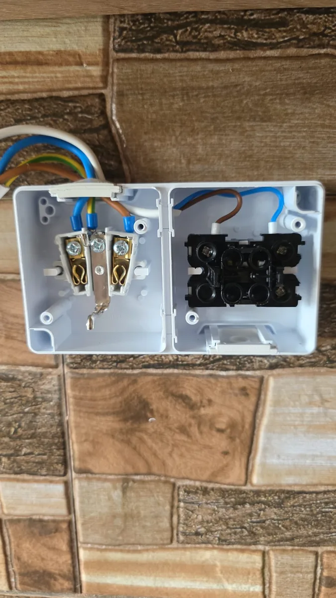Servicii Electrice Casnice în Sector 4, București