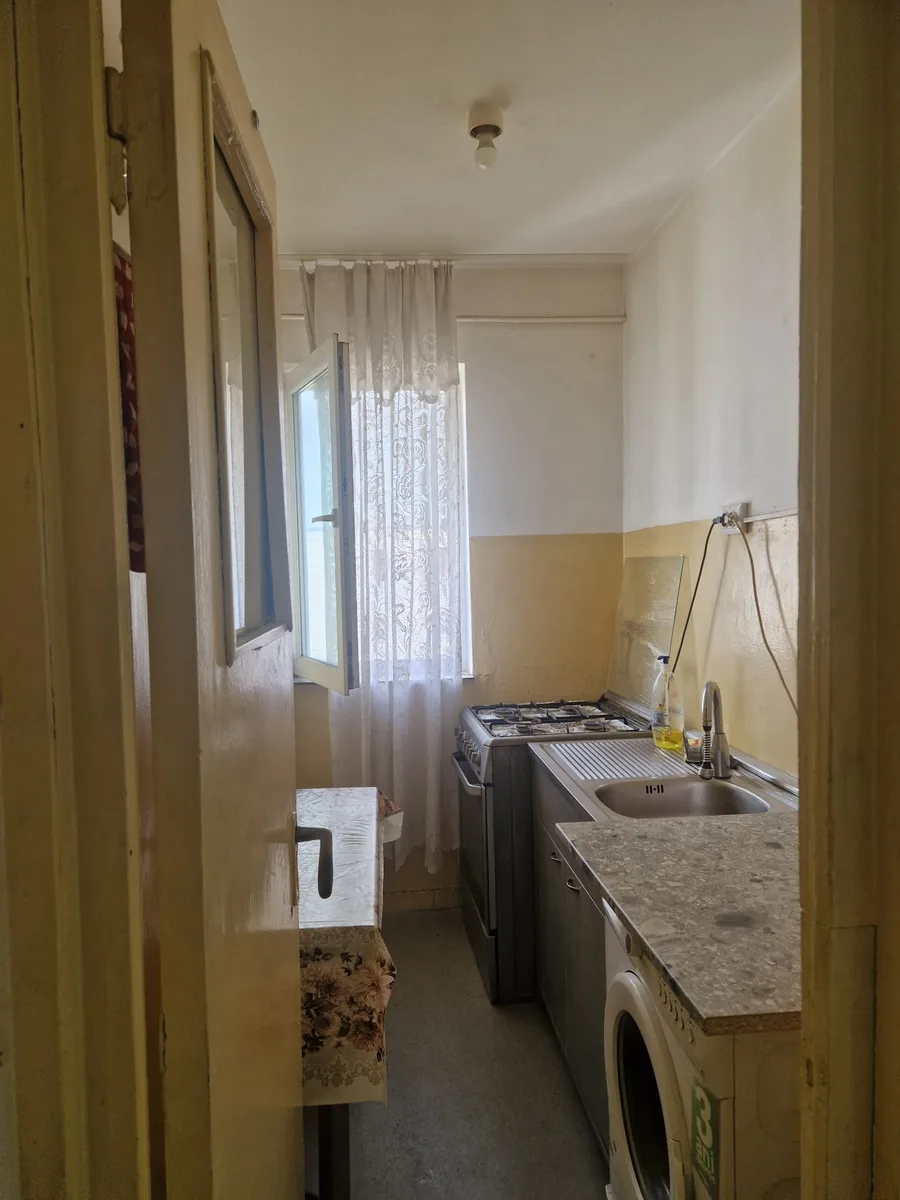 De vanzare apartament 4 camere 53,1 mp etaj 4/4 zona Baraolt Ploiesti Vest