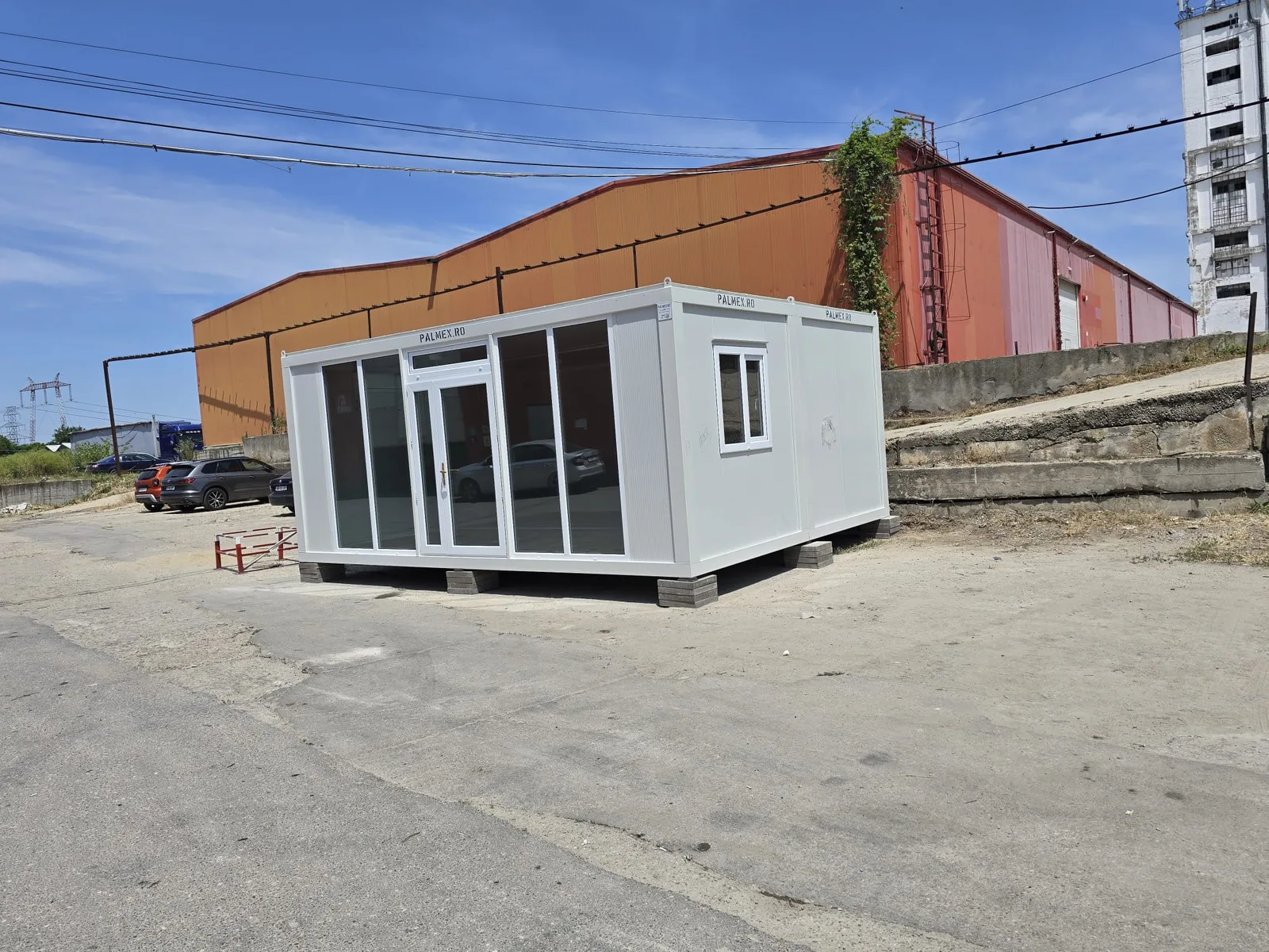 Container modular 6000x4800x2700 cu vitrina, ideal birou / magazin