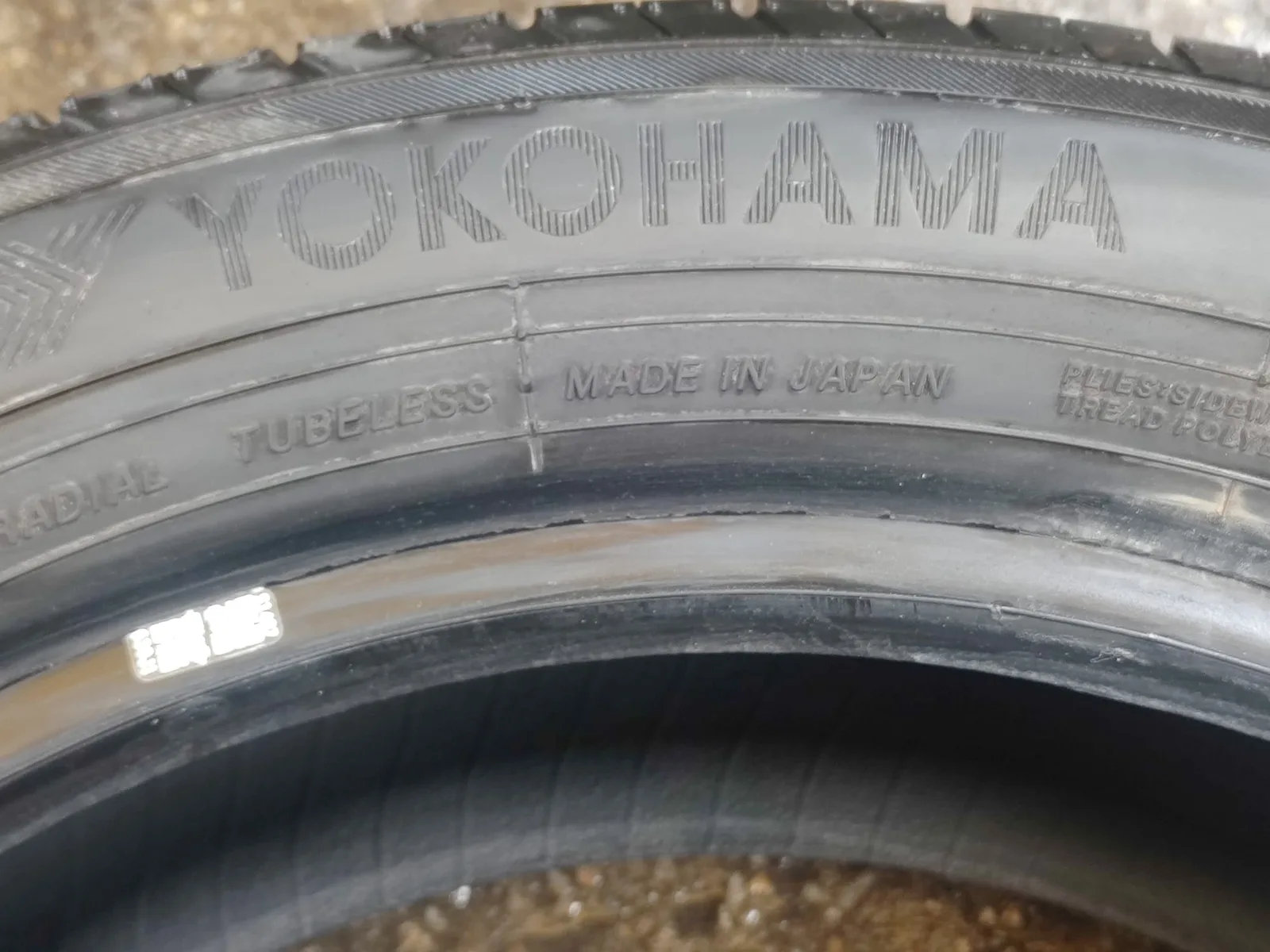 Vand anvelope vara Yokohama foarte noi