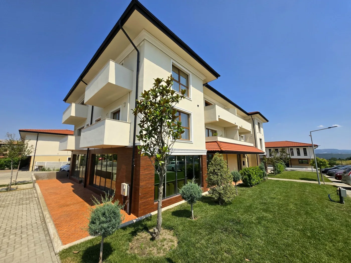 De închiriat: spațiu comercial 260 mp, ESQ Village 3, Galata, Iași