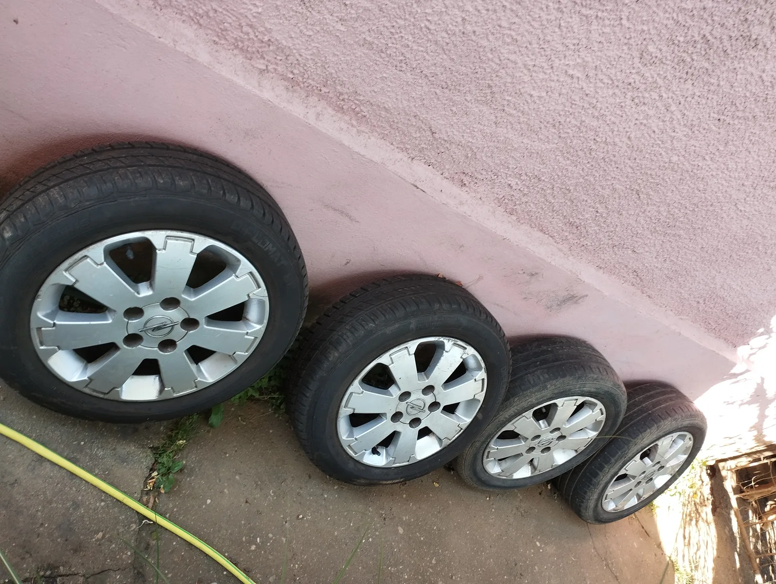 Jante de aliaj R15 cu cauciucuri de vară