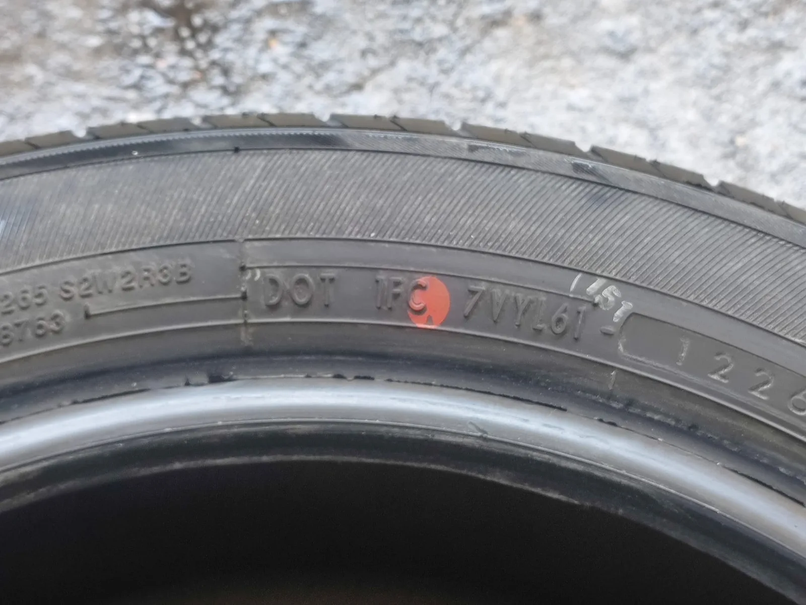 Vand anvelope vara Yokohama foarte noi