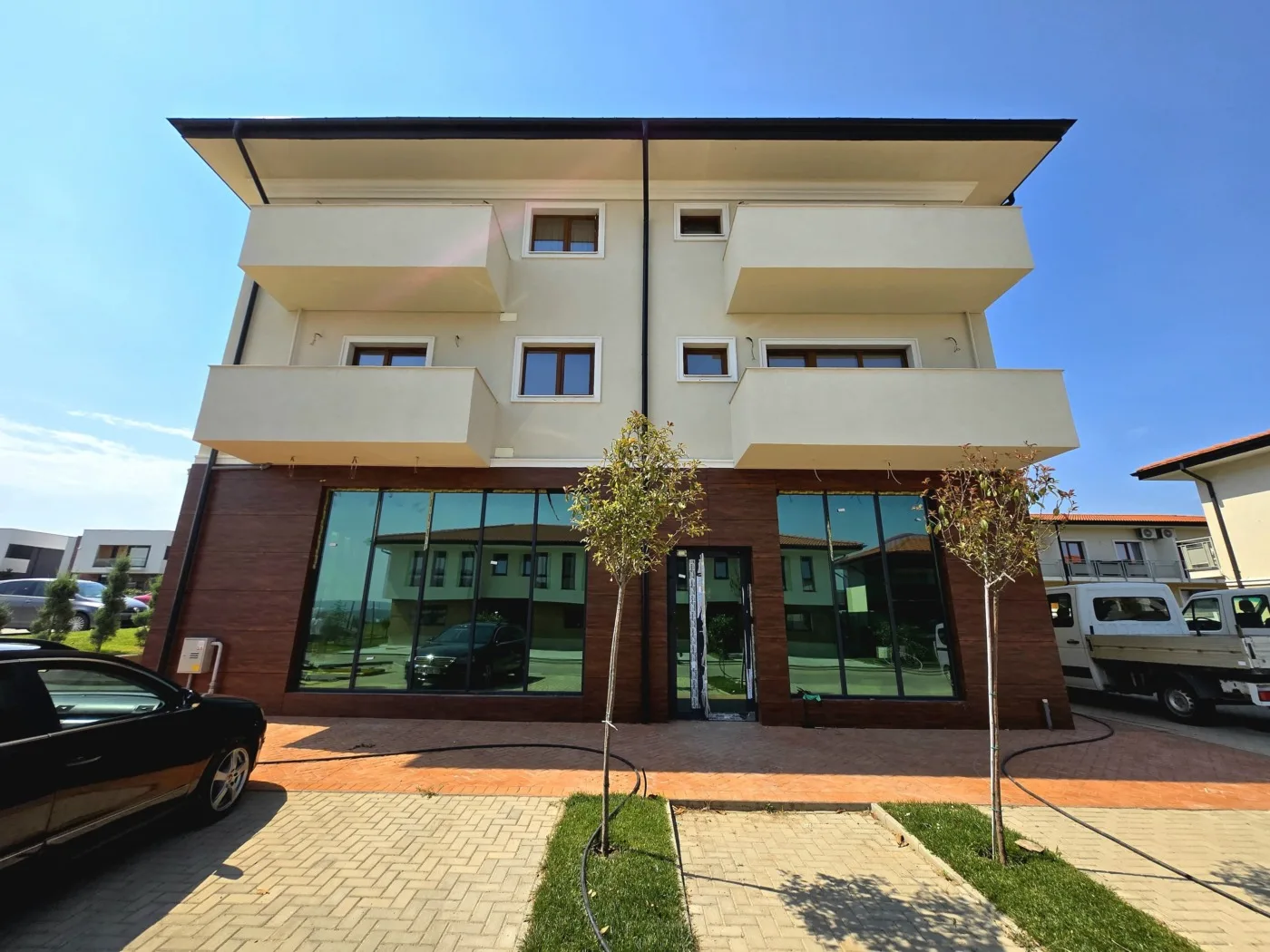 De închiriat: spațiu comercial 260 mp, ESQ Village 3, Galata, Iași