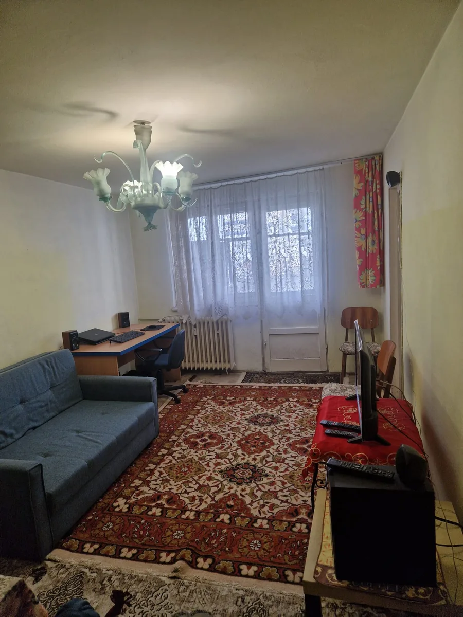 De vanzare apartament 4 camere 53,1 mp etaj 4/4 zona Baraolt Ploiesti Vest