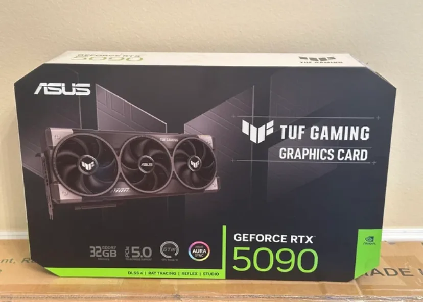 Placă video nouă ASUS GeForce RTX 5090 TUF Gaming OC Edition.